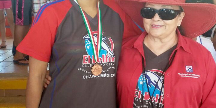 Alejandra Hernández y la profesora Amanda Moguel