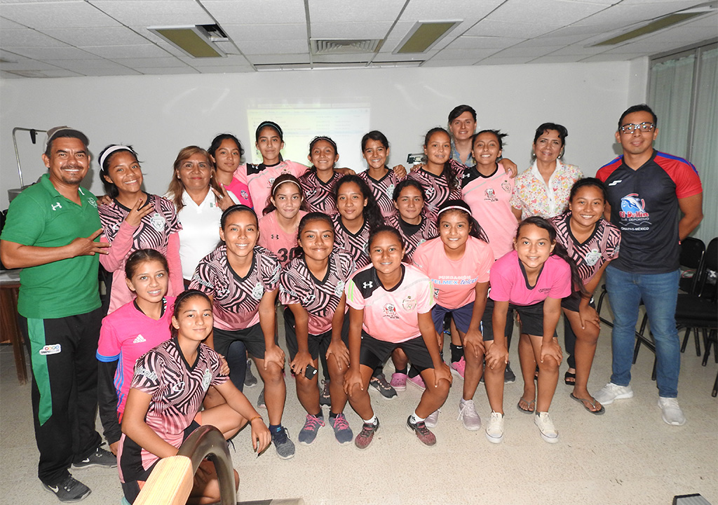 Delfín motivó a atletas chiapaneacas Foto 1