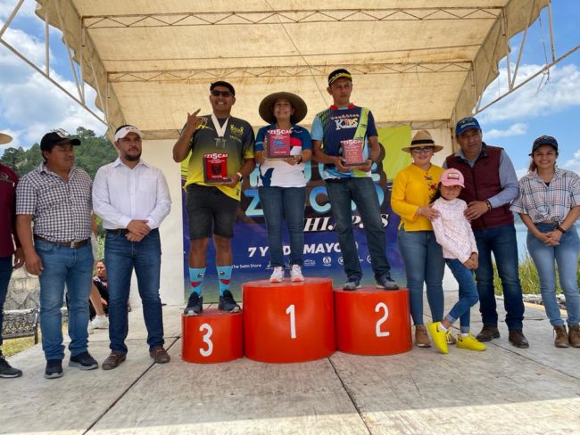 Delfines conquistan Cruce de Tziscao Foto 1